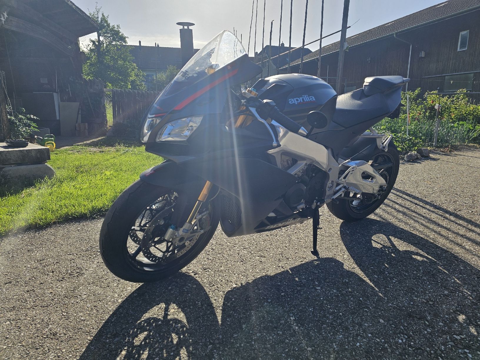 Aprilia Strada: Aprilia RSV4 RR  – Usato da Oensingen venduto da Onalmon