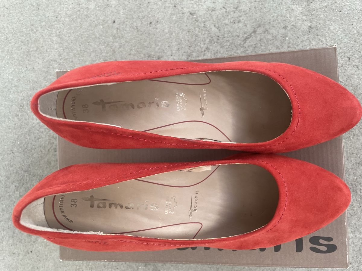 Tamaris Scarpe da donna: Tamaris Wildleder Pumps rot Gr. 38 – Usato da Bubendorf venduto da Gulli72 1