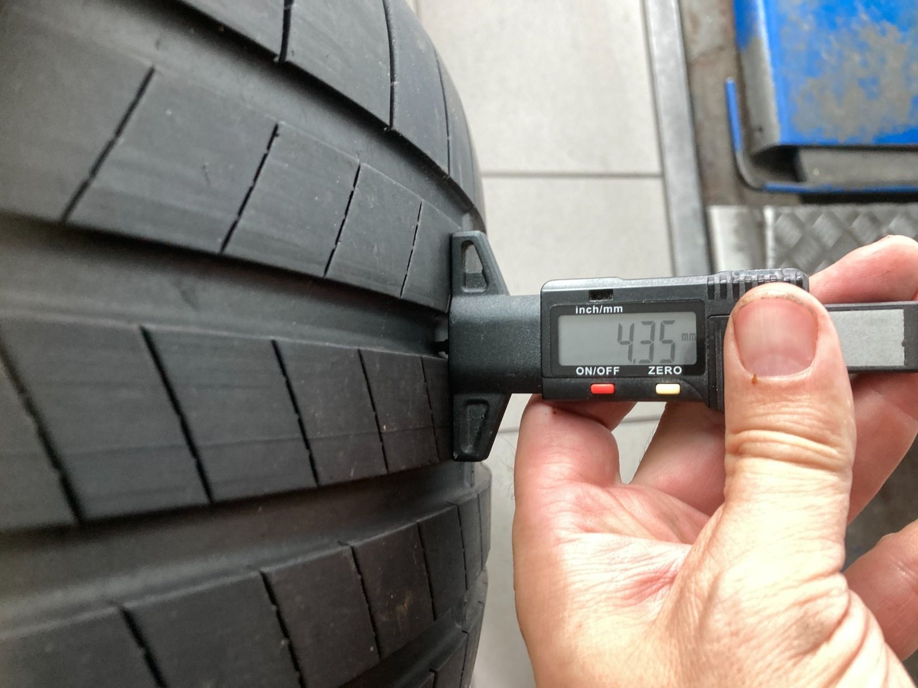 Volvo Pneumatici & Ruote complete: 235/50R20 Sommerpneu Bridgestone – Usato da Cham venduto da WB2223 7