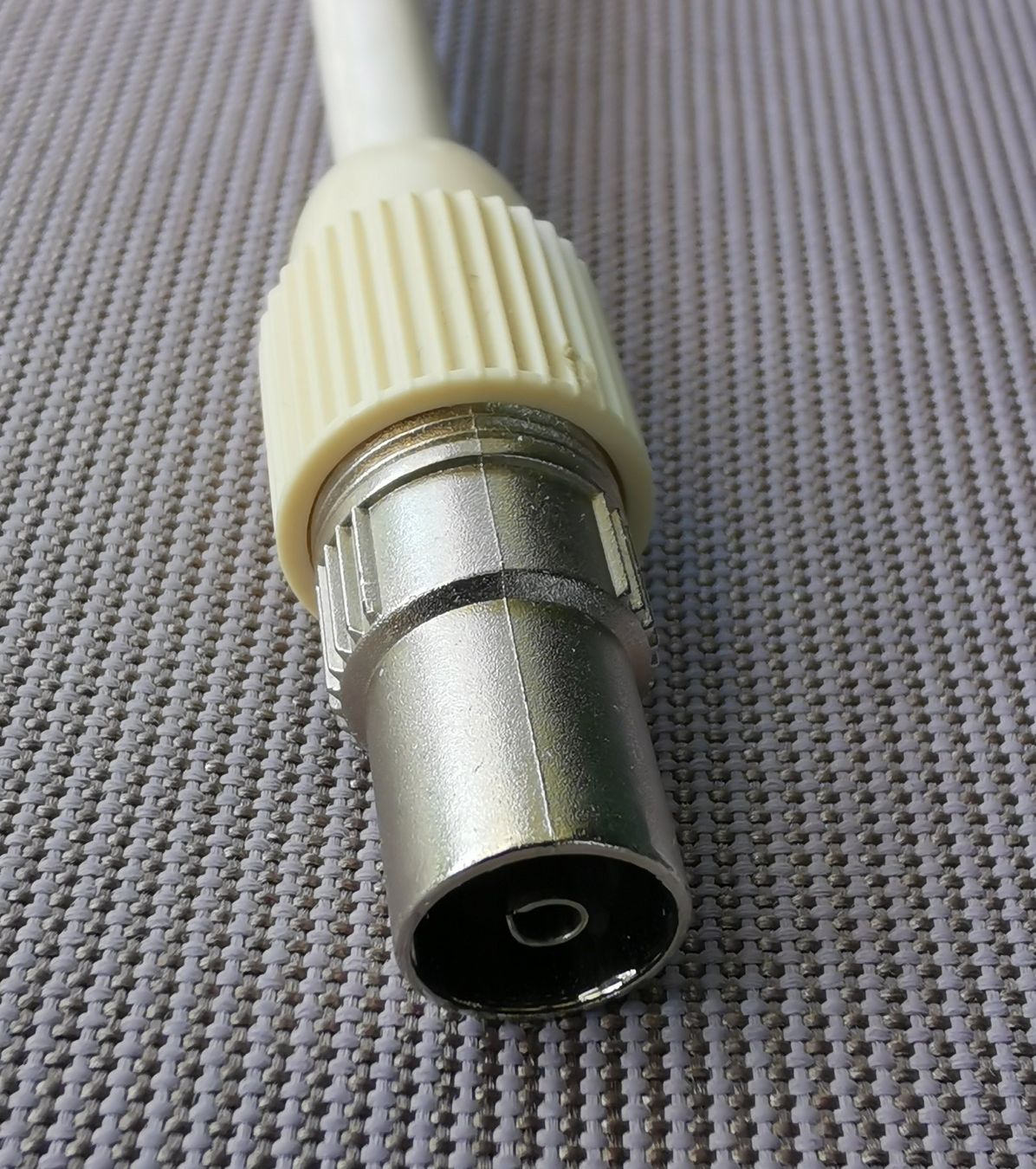 Unità & Adattatore: Koax-Set, Stecker / Kupplung klemmbar – Usato da Genève venduto da Somethingwicked 1