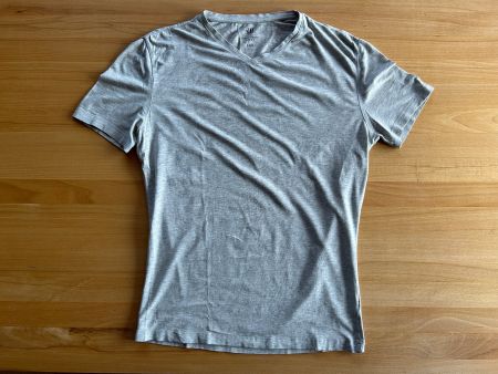 Hellgraues V-Ausschnitt T-Shirt Grösse M