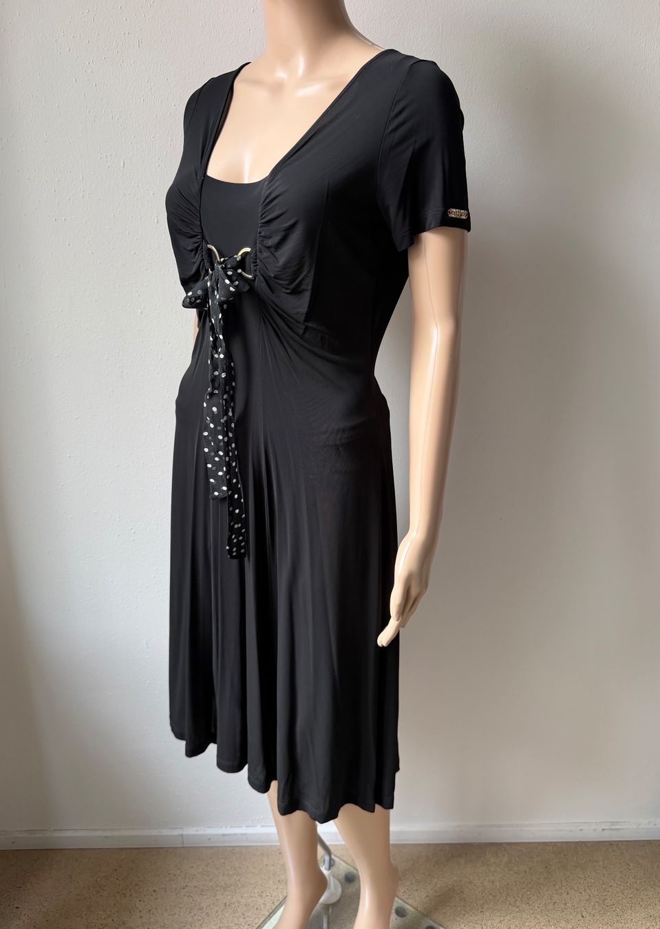 Roccobarocco Vestiti: ROCCOBAROCCO Kleid 🖤 – Usato da zürich venduto da vintage12 2