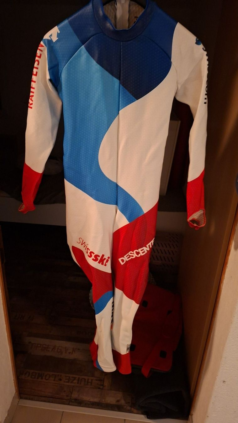 Costumes, combinaisons de sport et fonctionnelles: Combinaison de course de ski alpin Swisscom – D'occasion à Moutier par Tfo65 1