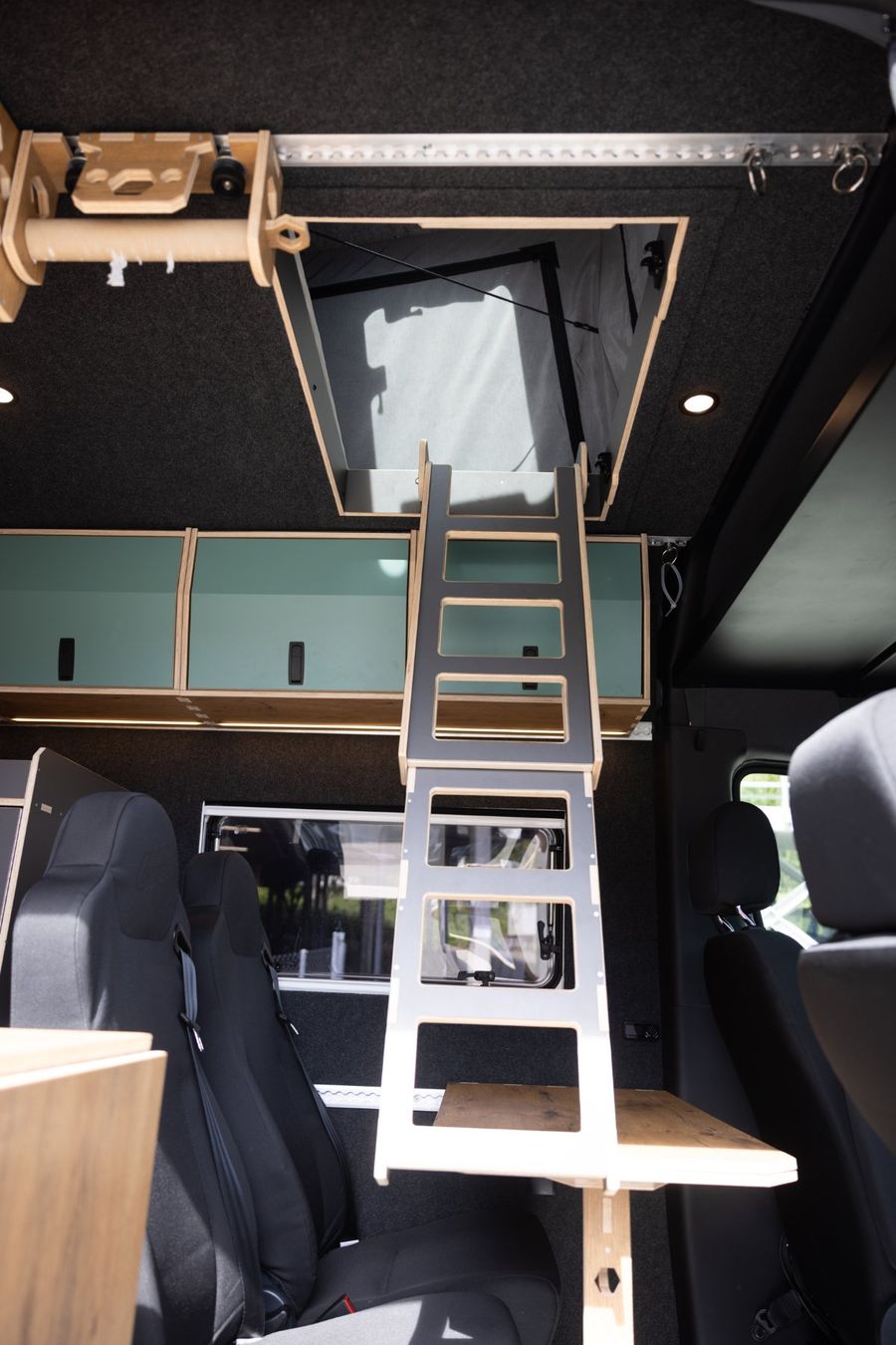 Mercedes-Benz Veicoli da campeggio: Mercedes Sprinter 419 CDI 4x4 Campany Vans – Usato da Wallisellen venduto da Topsy0 7