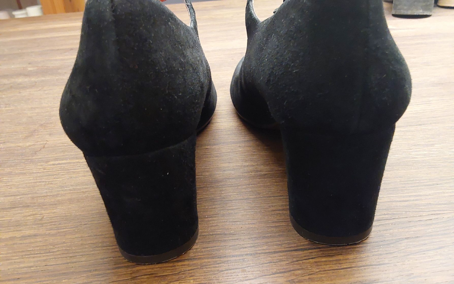 Chie Mihara Scarpe da donna: Pumps 38 Chie Mihara Wildleder schwarz – Usato da Köniz venduto da scopello12 4