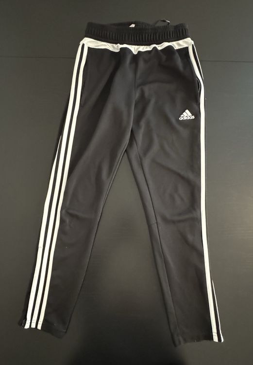 Adidas Pantaloni: Schwarze Trainerhose von Adidas Gr. 11-12Y – Usato da Zürich venduto da deb_3456