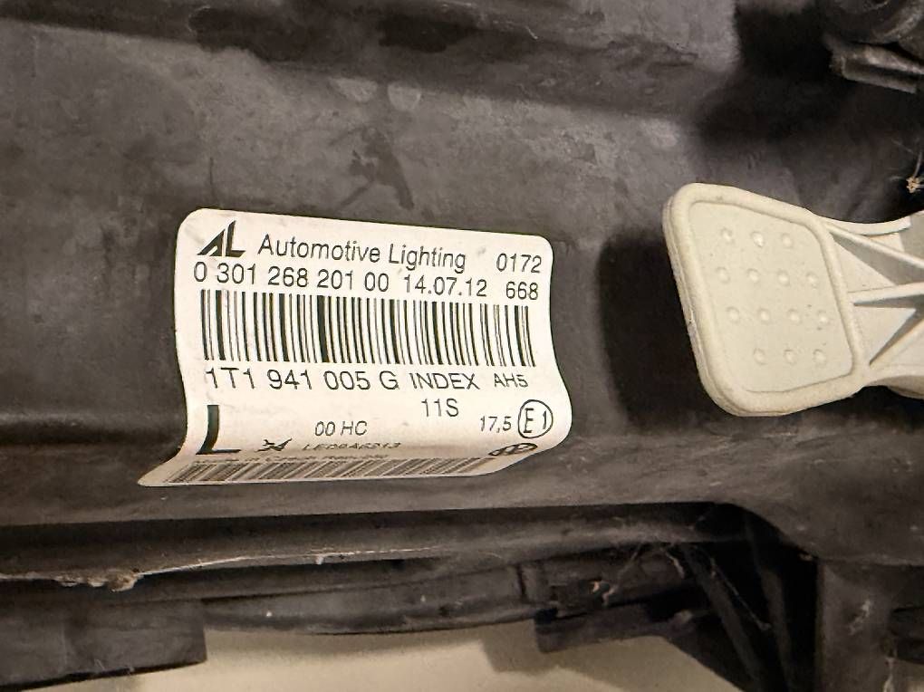 Scheinwerfer:  VW Touran Scheinwerfer (2010?2015). – Gebraucht aus Udligenswil von Sch2s 3