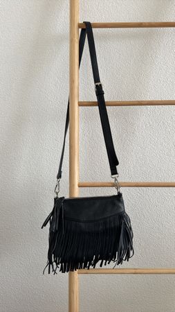 Sac à bandoulière noir franges BENETTON