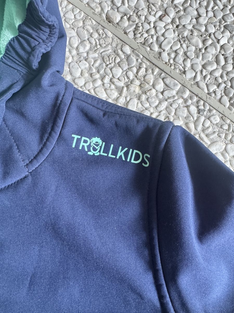 Trollkids Giacche & Cappotti: Trollkids Softshell Jacket Navy Size 128 Windprotect – Usato da Worb venduto da mcdorian 2