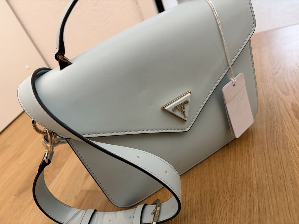 Guess Sacs femmes: Guess Handtasche  – Neuf avec emballage d'origine à Reinach AG par van_sm2f 2