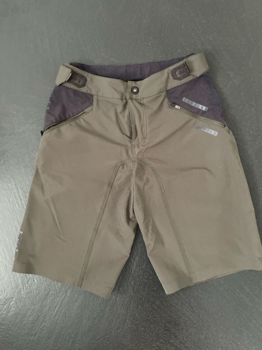 Pantaloni: ION Bikeshorts / atmungsaktiv & elastisch Gr. S – Usato da Wettswil venduto da Dorimar