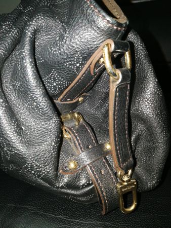 Louis Vuitton sac en cuir de veau Logos Vuitton percés