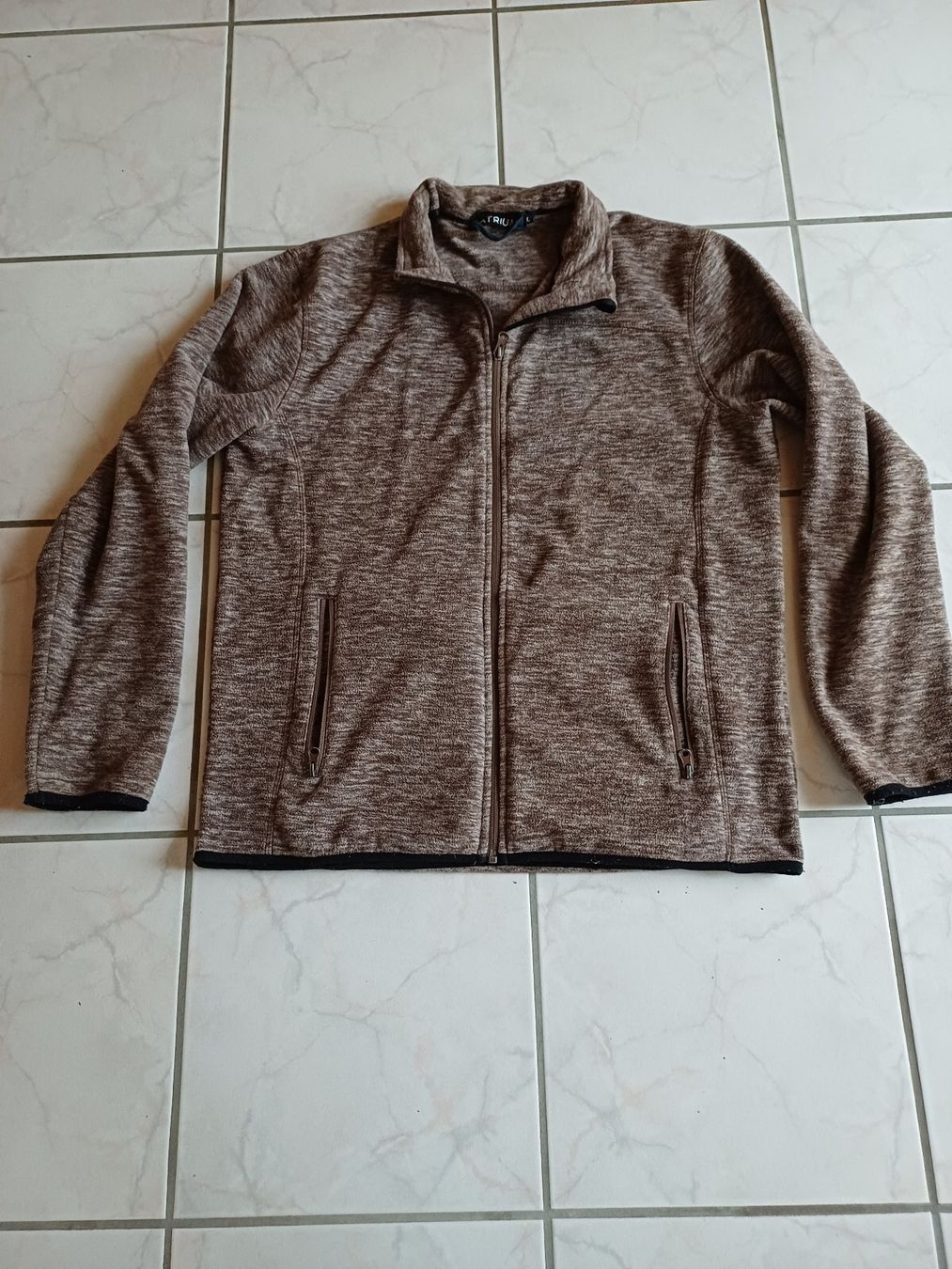 Vestes: Fleecejacke Grösse L – D'occasion à Rüegsbach par Urs9990