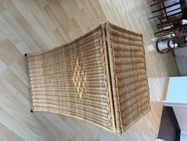 Gekettelte Wäschekorb aus Rattan,  🧺