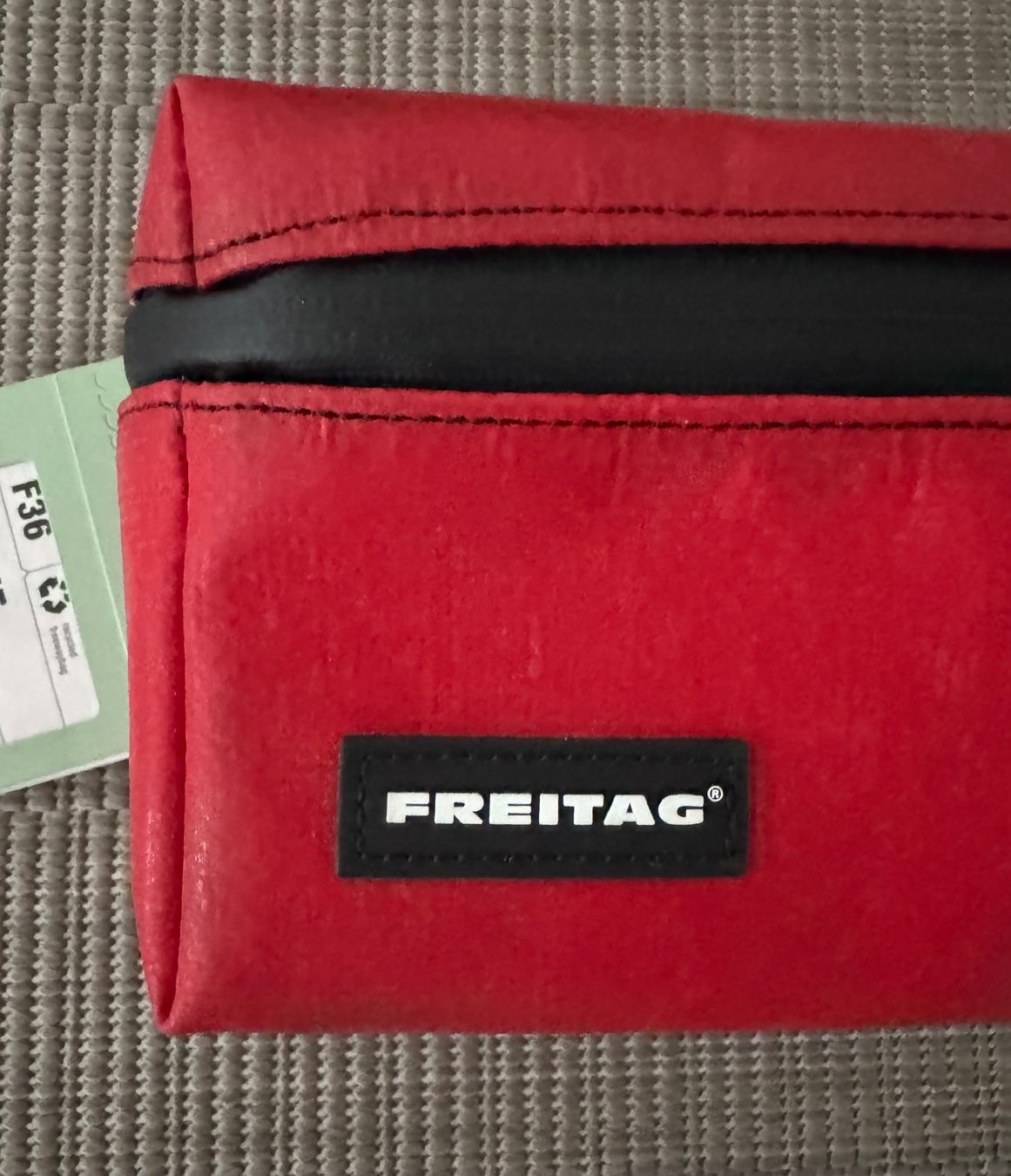 Freitag Custodie per cosmetici: FREITAG F36 Wayne Necessaire rot - neu – Nuovo (secondo la descrizione) da Bern venduto da Mimmo00 2