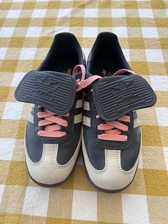 Scarpe da donna: Adidas Sneaker neu Grösse 37 1/3 – Nuovo (secondo la descrizione) da bottmingen venduto da ladina12