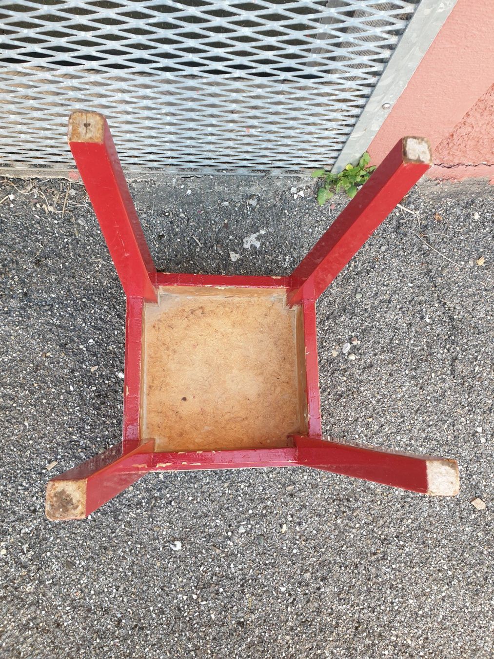 Hocker: Tabouret rouge et blanc vintage – Gebraucht aus La Chaux-de-Fonds von Marteaux 3