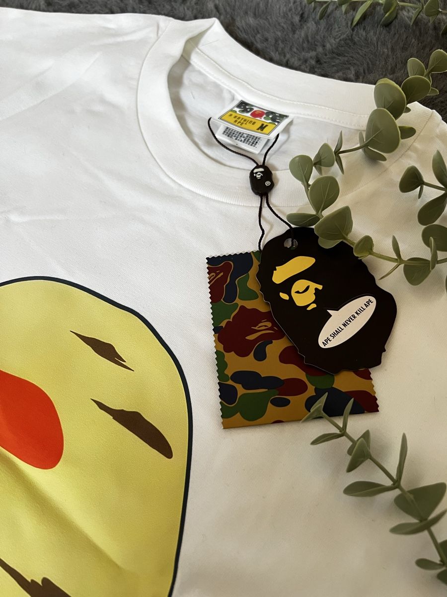 Bape T-shirt: Bathing Ape (BAPE) Mr. Bape Graphic Tee - Size Medium – Nuovo e nell'imballaggio originale da Appenzell Steinegg venduto da Cari-Belle 1