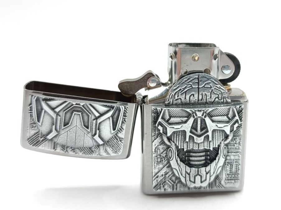 Zippo Accendini: ZIPPO Technic Skull Trick Emblem Freuerzeug 2007759 – Nuovo e nell'imballaggio originale da Ennenda venduto da Benzinflamme 3