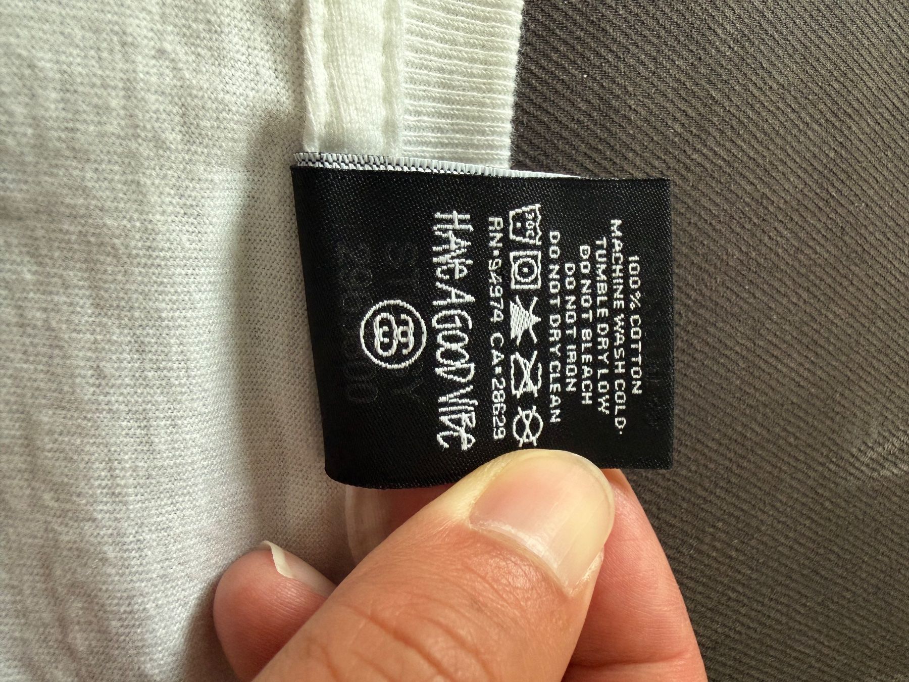 Uniqlo T-shirt: Stüssy International Tee SIZE S – Usato da Stadel venduto da silentjelly 2