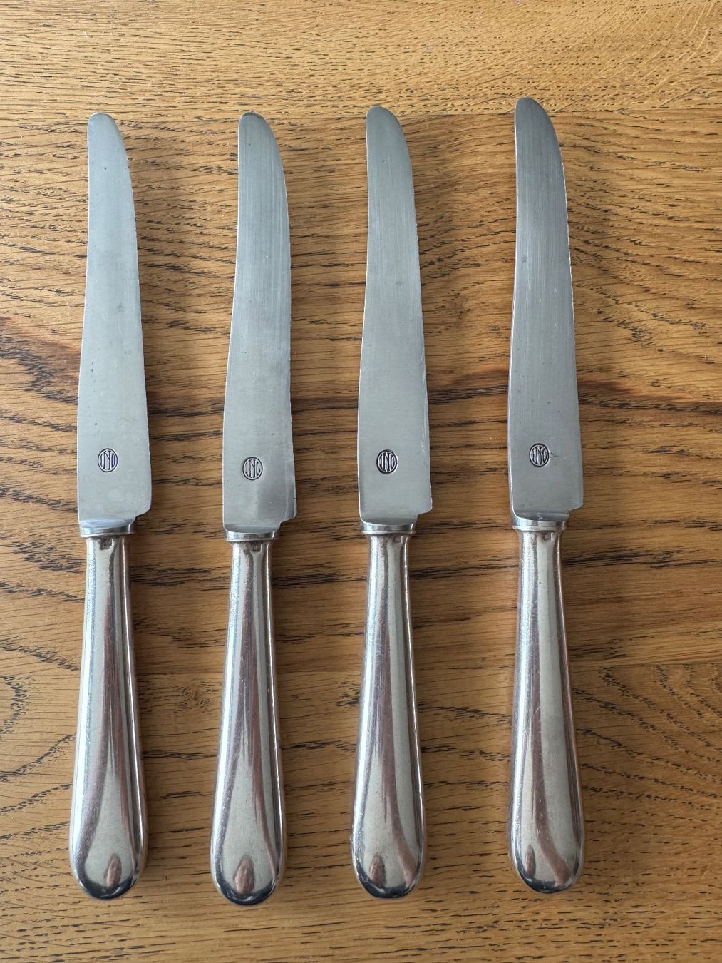 Besteck: 4 versilberte Messer Orfèvrerie Ercuis – Gebraucht aus Balsthal von armenharut