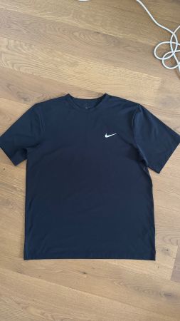 NIKE Herren Running-/Sportshirt in Schwarz Gr. L