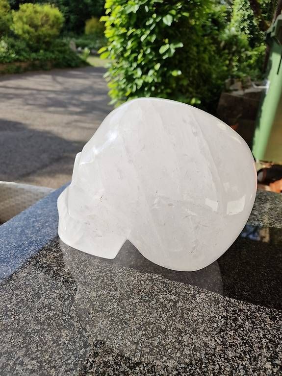Pietre preziose: Bergkrisrall Totenkopf Skull Schädel – Usato da Riehen venduto da helpathomebasel 2