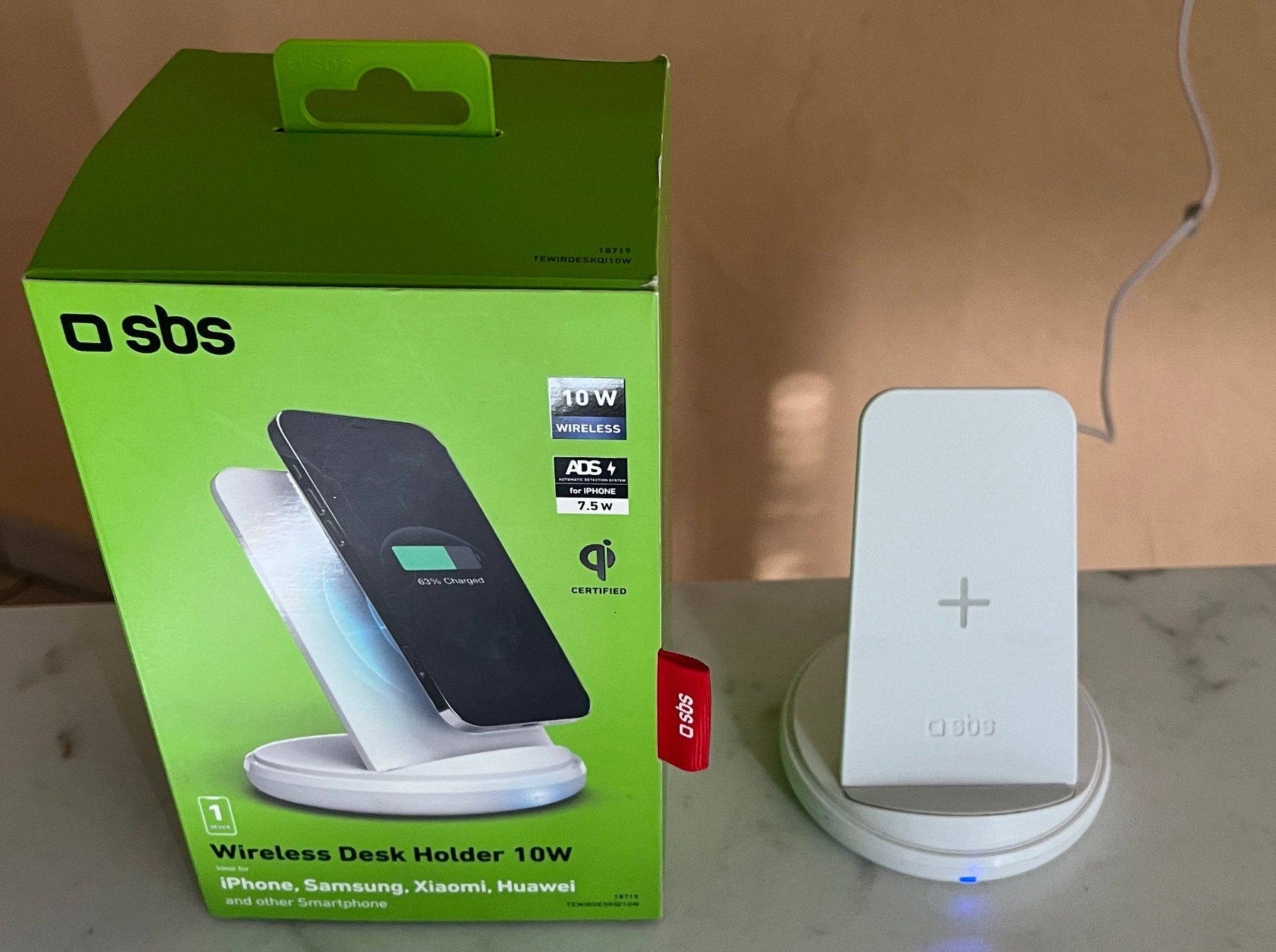 Chargements: SBS Desk stand with 10W wireless charging – D'occasion à Le Noirmont par bouboun21