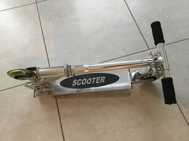 Guterhaltener Roller  ( kein e-Roller )