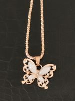 Halskette mit Schmetterling Anhänger,  Rosegoldfarben
