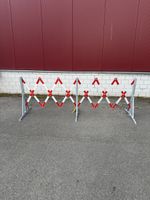 Fahrbahnschranke / Scherengitter 