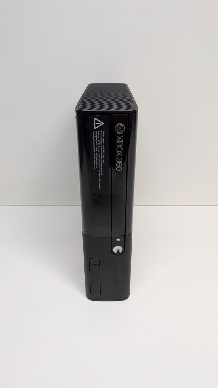 Microsoft Konsolen: Microsoft Xbox 360 E Konsole, 228 GB – Gebraucht aus Menziken von mame18 1
