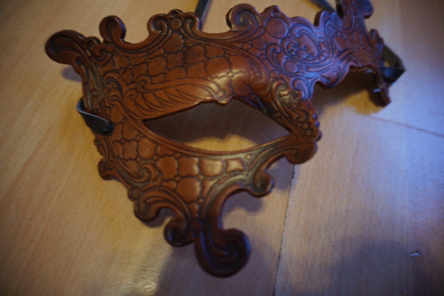 Maschere: Braune Leder-Maske Barock-Stil – Usato da Zürich venduto da einalemjena 1