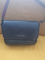 Coccinelle Sac bandoulière noir, en bon état,parfait pour...
