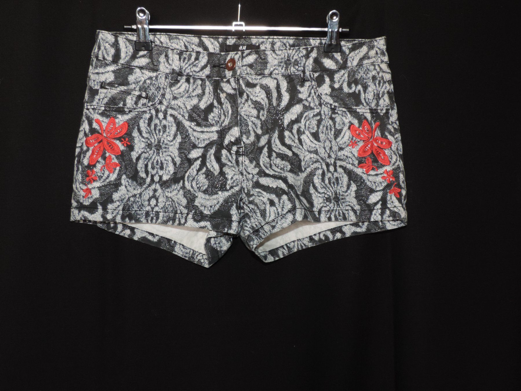 Pantalons: short jeans gris foncé – D'occasion à Genève par Axelle333