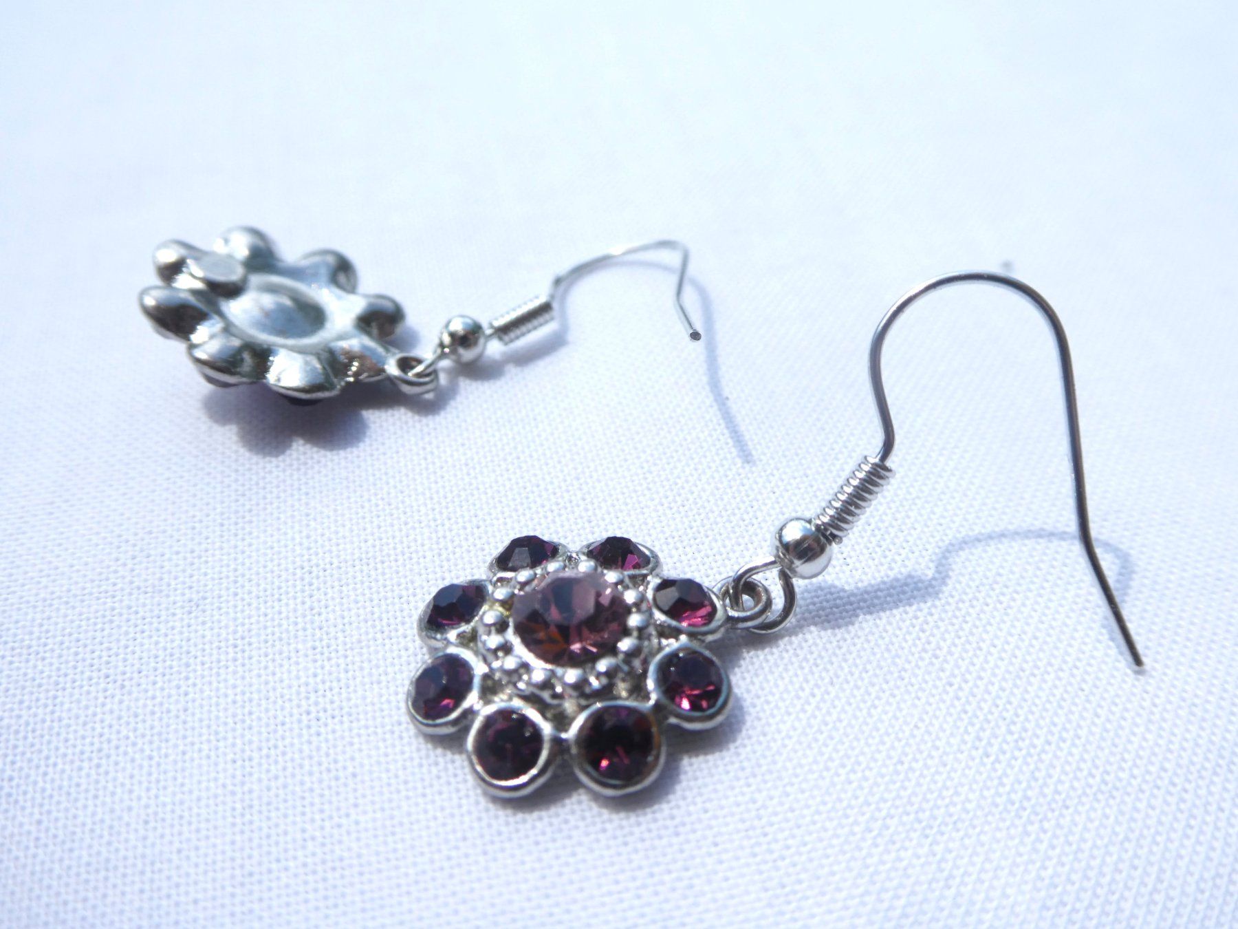 Orecchini pendenti & Orecchini a lobo: Ohrhänger mit lila Strass, Modeschmuck – Nuovo (secondo la descrizione) da Gattikon venduto da kaandooh 2