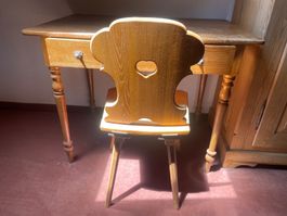 Antiker Tisch mit Stabellenstuhl / Top Zustand