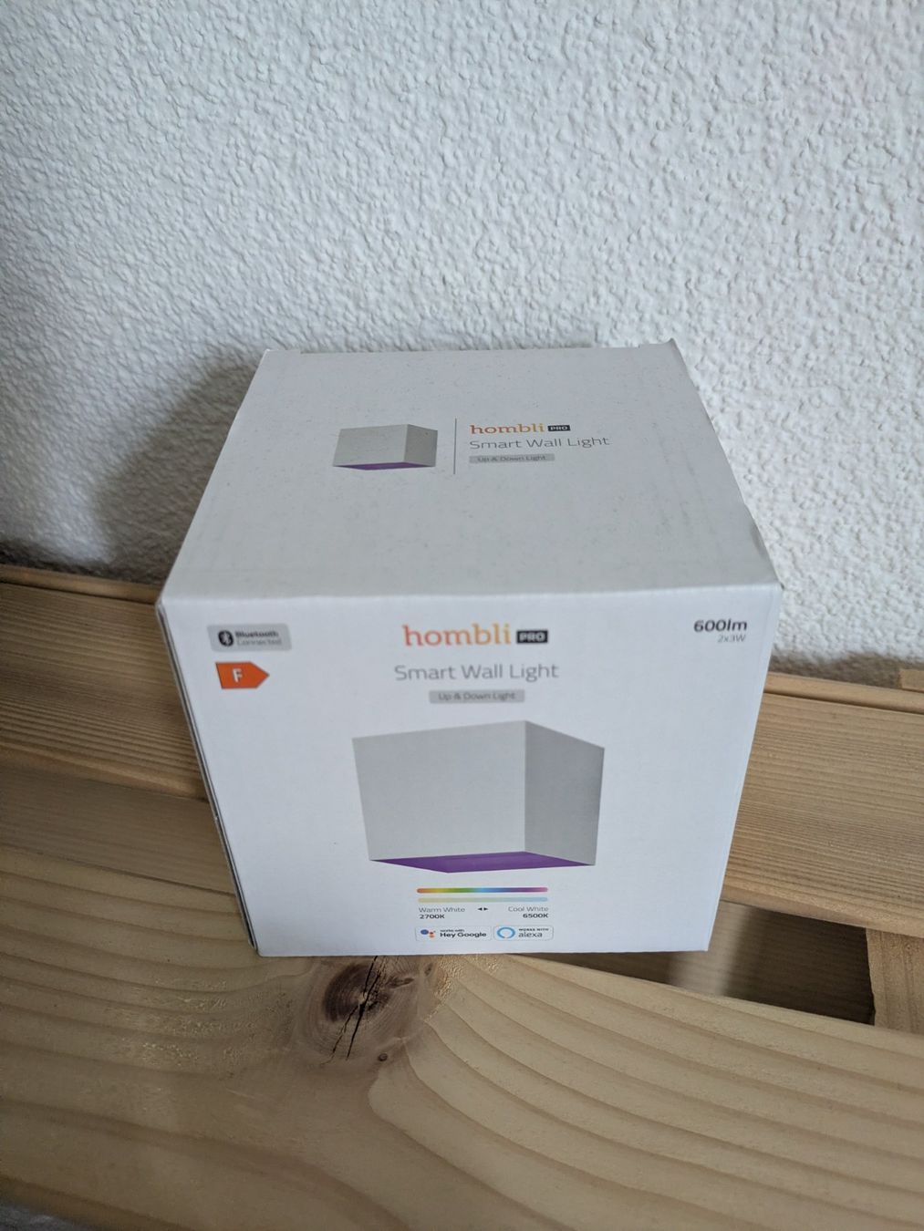 Lampade: Hombli Smart Outdoor Wall Light V2, White – Nuovo e nell'imballaggio originale da Niederuzwil venduto da S.J.21