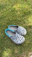 Crocs camouflage/bleu, taille 33-34, parfait pour l'été