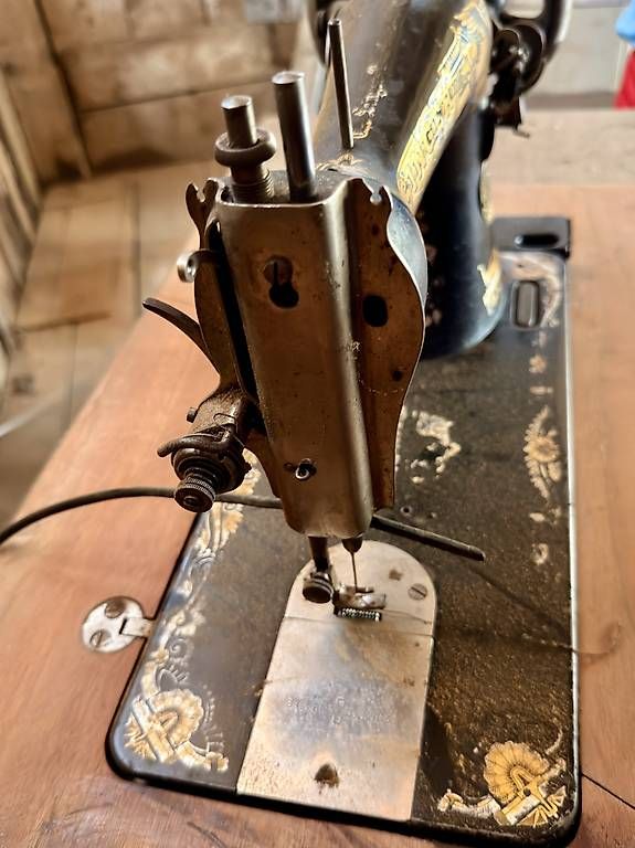 Macchine da cucire: Machine à coudre vintage – Usato da Fribourg venduto da bouchers 4