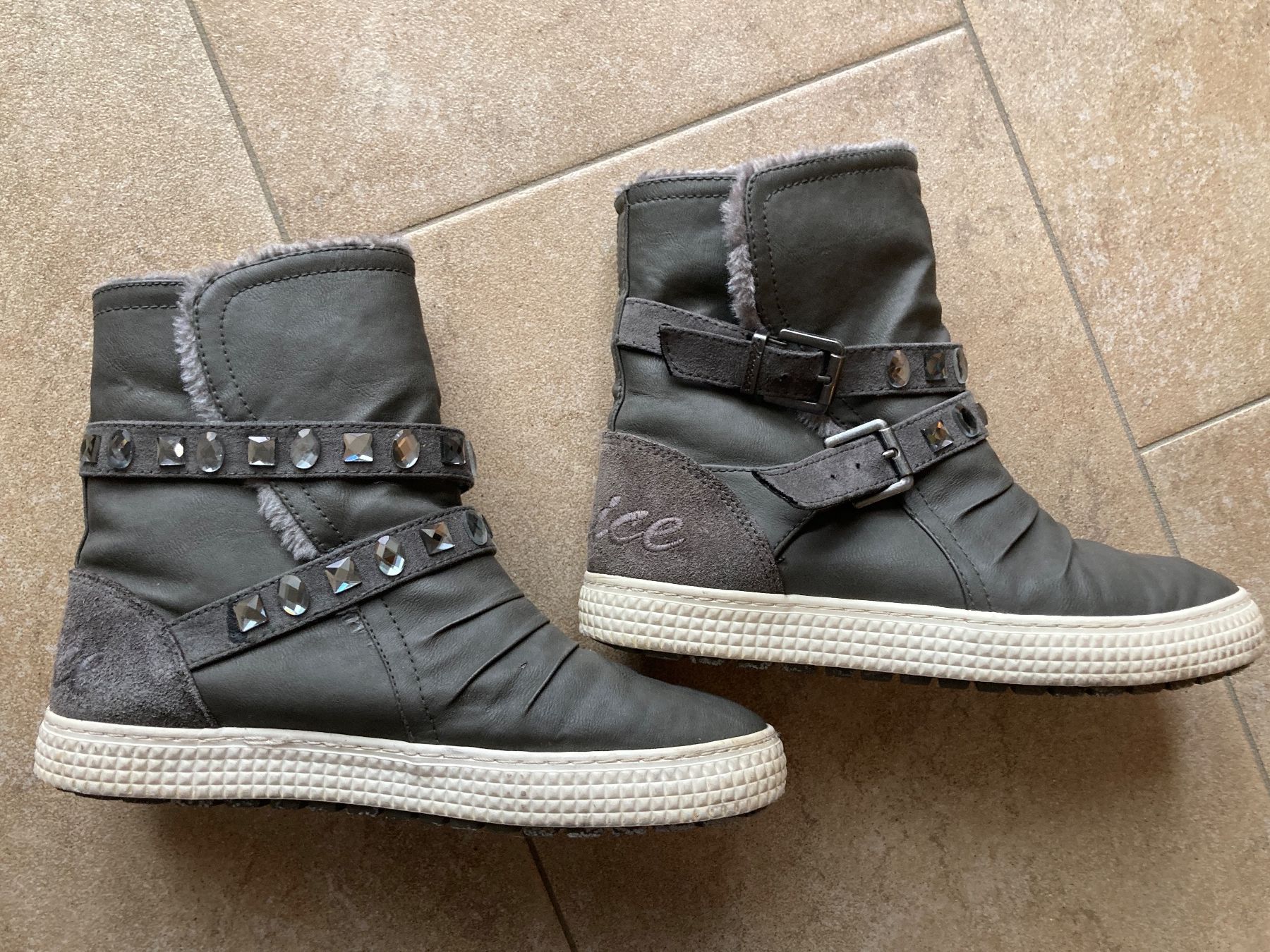 Scarpe da donna: Winterstiefel von Venice, Gr. 38 – Usato da Gelterkinden venduto da froggy80 1