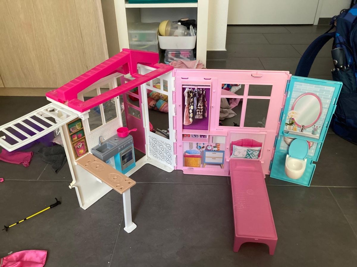 Giocattoli: Barbiehaus als Koffer – Usato da Hinwil venduto da chl_n6rp 1
