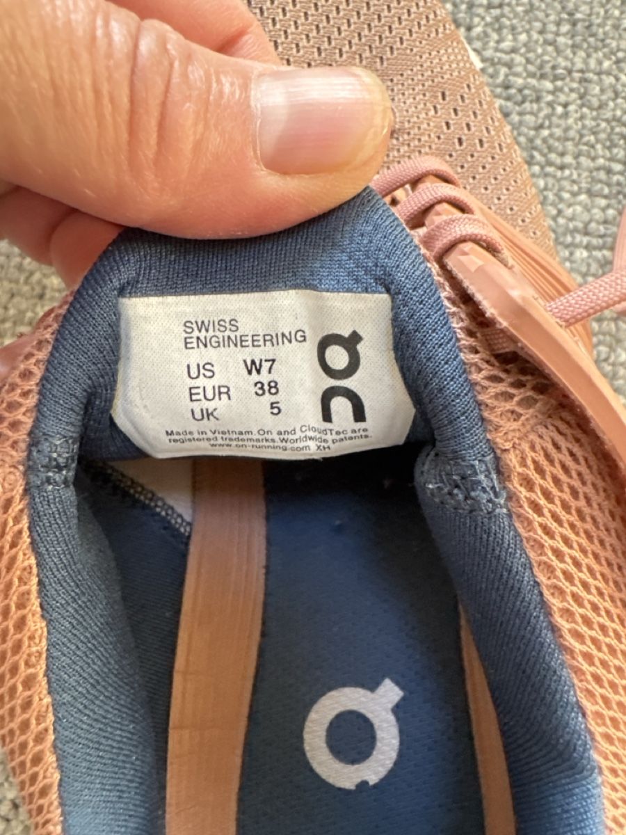 On Chaussures femmes: ON Turnschuhe – D'occasion à Matzingen par carola71 5