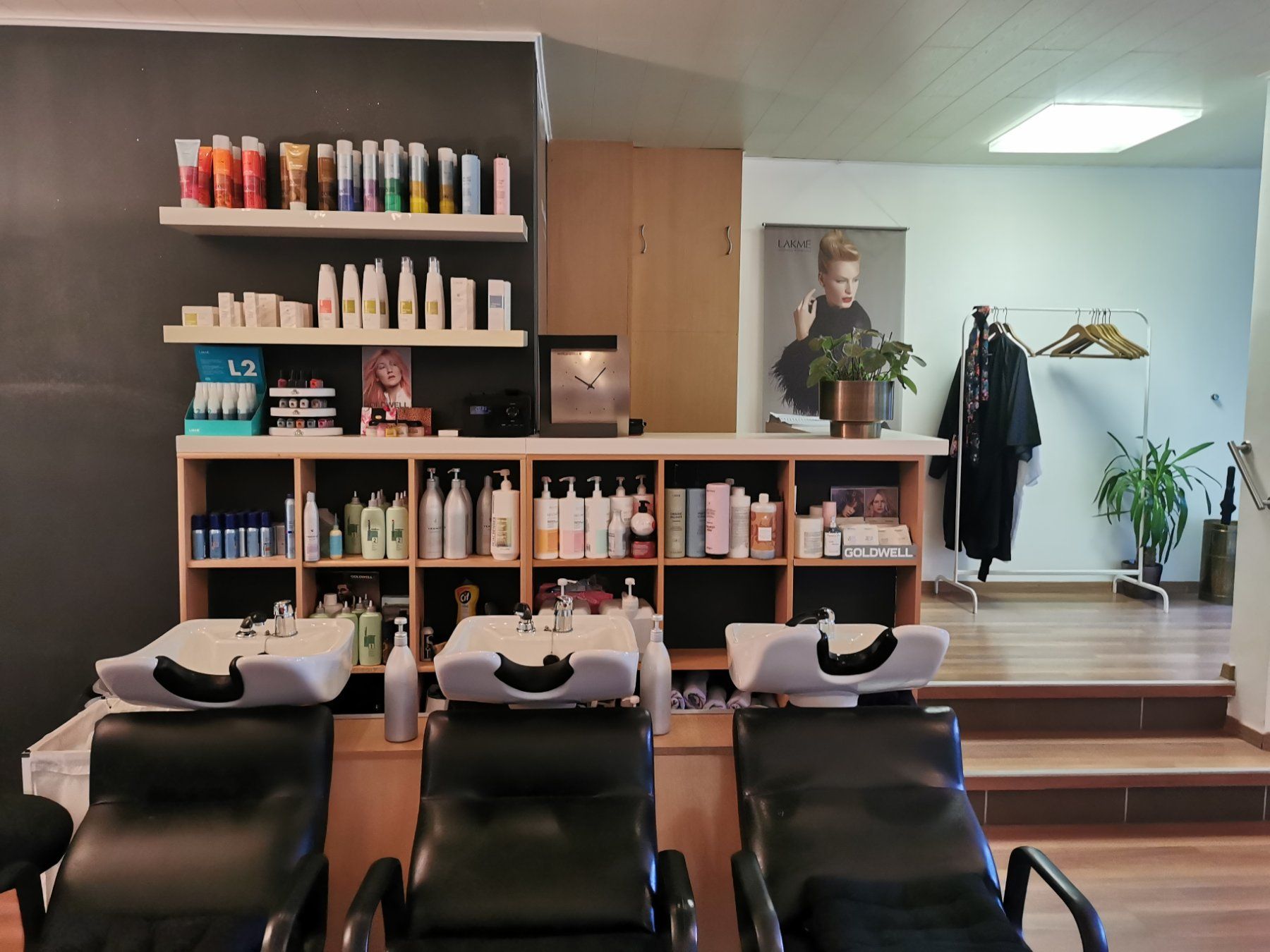 Dienstleistungen & Reparaturen: Loue place travail à coiffeuse avec sa clientèle – Gebraucht aus Meyrin von ger_5nny 1