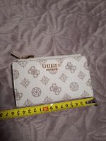Kartenetui Guess beige mit Logo Muster neu
