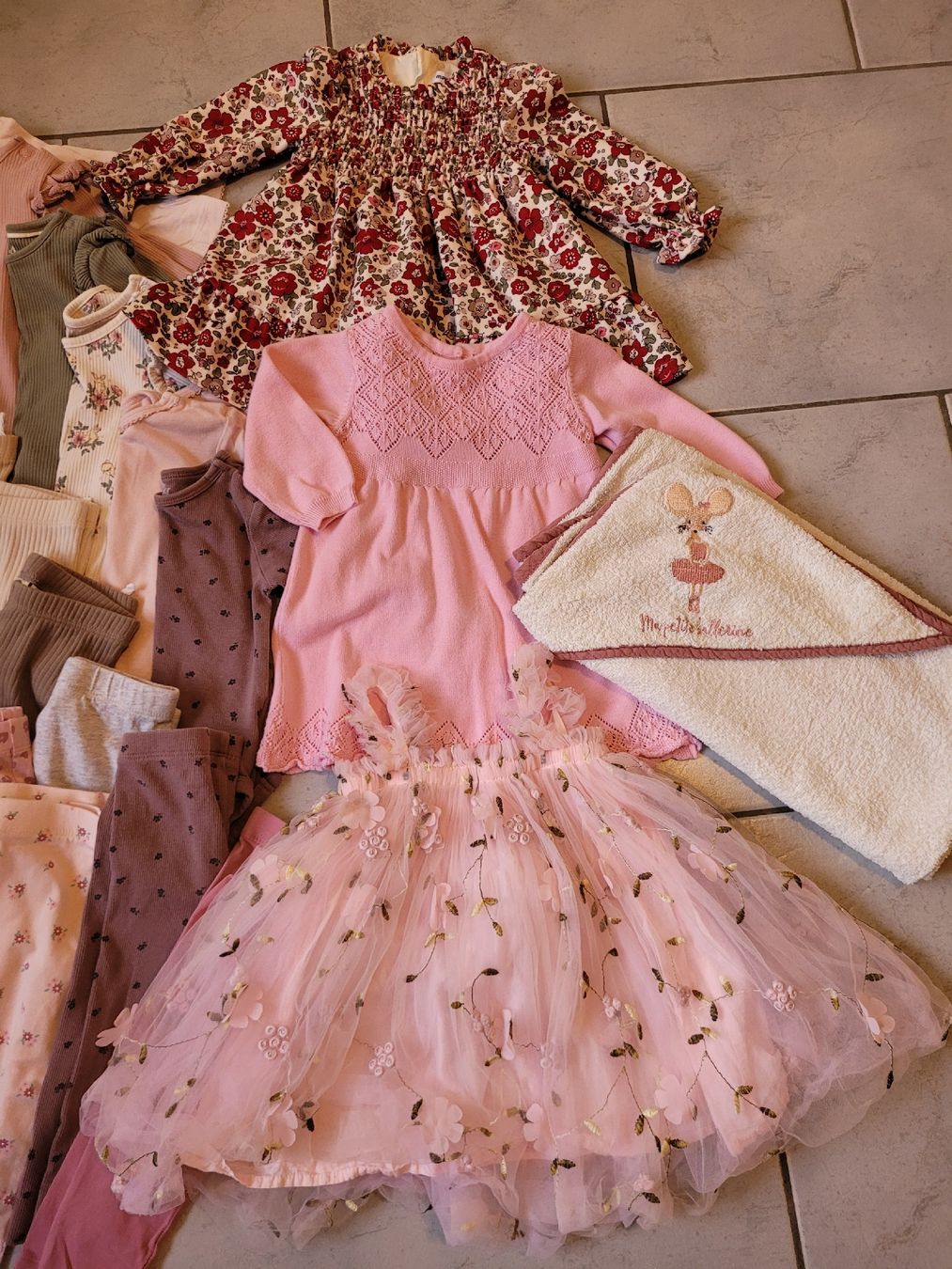 H&M Lotti & Set di vestiti: Babykleidung Mädchen Set Gr. 74 – Usato da Gisikon venduto da Flowerpower92 3