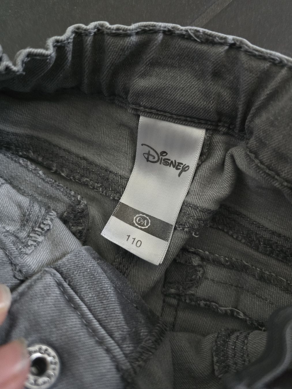 C&A Pantaloni: Minnie Maus Jeans Grösse 110 – Usato da Unterentfelden venduto da Panda-87 2
