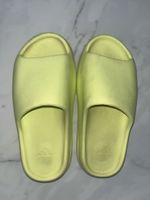 Yeezy Slides Yellow - 43 - Original