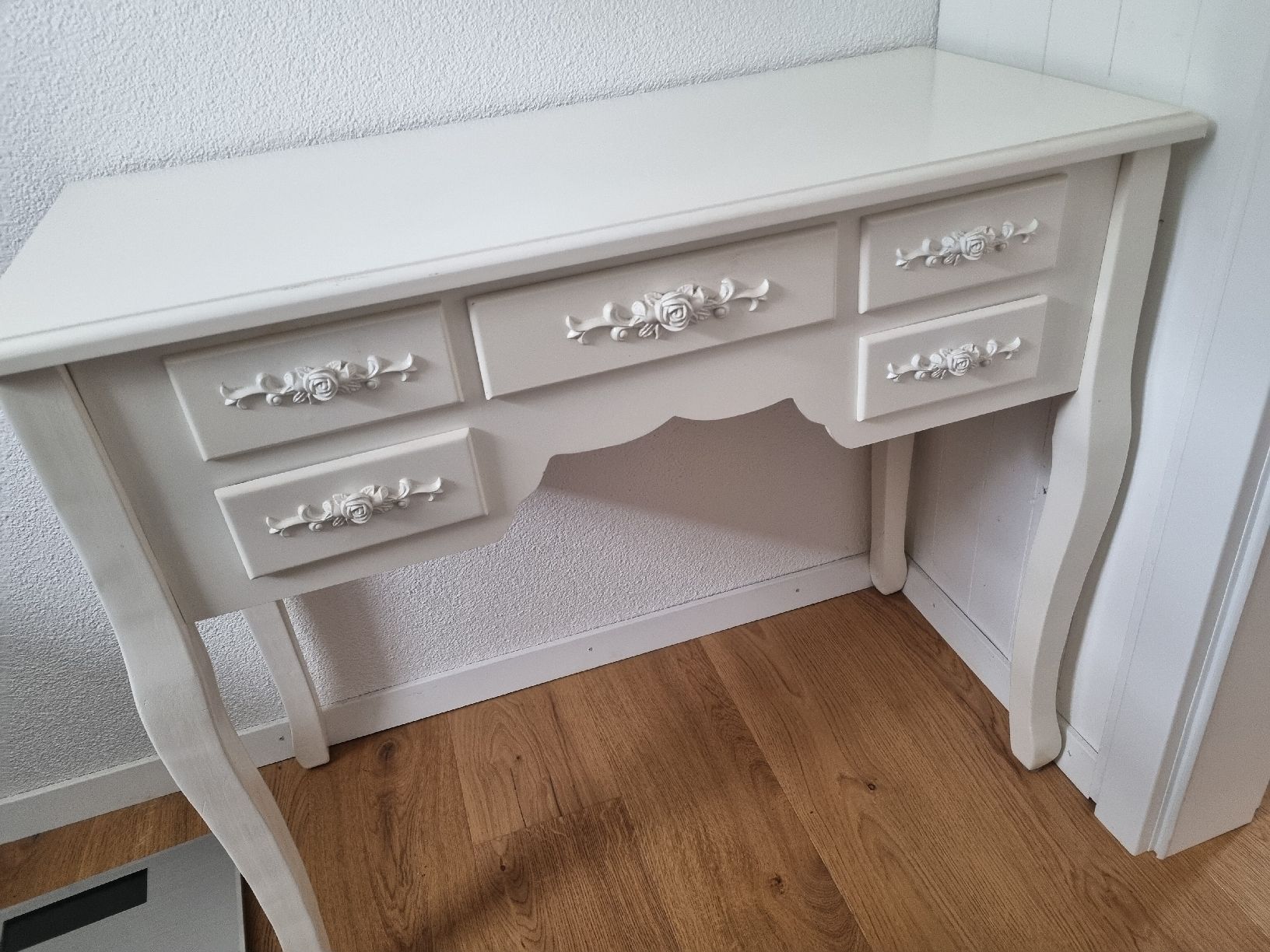 Tavoli: Herziges Tischchen weiss 6 Schubladen 90cm – Usato da Stans venduto da laslabambala 1