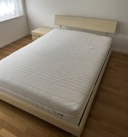 Bett mit Lattenrost, Nachttisch und Matratze 160x200cm